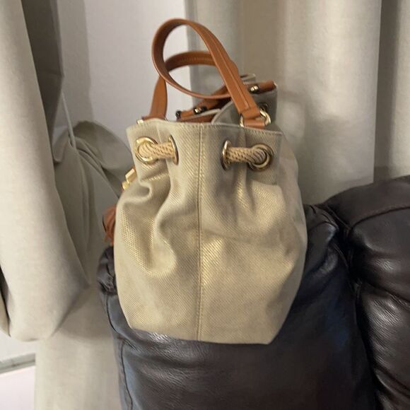 Michael Kors Satchel Purse. - Picture 4 of 7